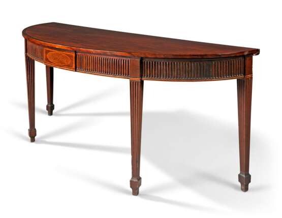 A GEORGE III MAHOGANY SIDE TABLE - Foto 2