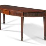 A GEORGE III MAHOGANY SIDE TABLE - Foto 2