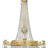 A FRENCH ORMOLU AND GLASS TWELVE-LIGHT CHANDELIER - Foto 1