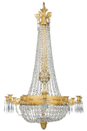 A FRENCH ORMOLU AND GLASS TWELVE-LIGHT CHANDELIER - Foto 1