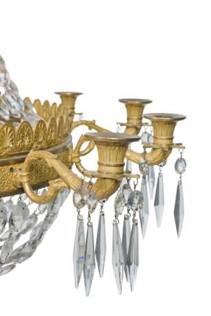 A FRENCH ORMOLU AND GLASS TWELVE-LIGHT CHANDELIER - Foto 2