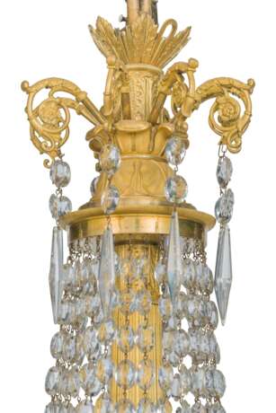 A FRENCH ORMOLU AND GLASS TWELVE-LIGHT CHANDELIER - Foto 3