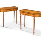 A PAIR OF GEORGE III INDIAN ROSEWOOD-CROSSBANDED SATINWOOD CARD TABLES - Foto 2