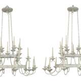 A PAIR OF OFF-WHITE IRON TWO-TIER HANGING-LIGHTS - Foto 1