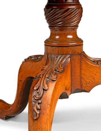 A PAIR OF GEORGE III MAHOGANY THREE-TIER DUMB WAITERS - photo 4