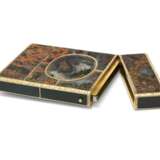 A GERMAN GOLD-MOUNTED HARDSTONE ETUI A TABLETTES - photo 2
