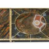 A GERMAN GOLD-MOUNTED HARDSTONE ETUI A TABLETTES - фото 3