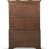 A GEORGE III MAHOGANY LINEN PRESS - фото 4