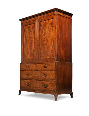 A GEORGE III MAHOGANY LINEN PRESS - Foto 2