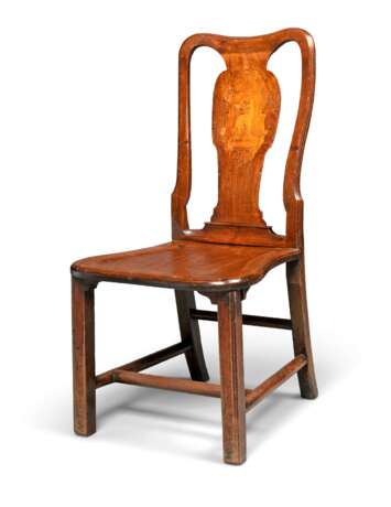 A GEORGE II MAHOGANY AND MARQUETRY HALL CHAIR - Foto 3