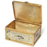 A CONTINENTAL ENAMELLED GOLD-MOUNTED MOTHER-OF-PEARL SNUFF-BOX - photo 2