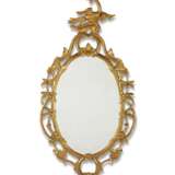 AN IRISH GEORGE III GILTWOOD MIRROR - фото 1