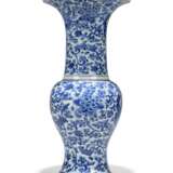 TWO CHINESE BLUE AND WHITE `PHOENIX TAIL` VASES - photo 4