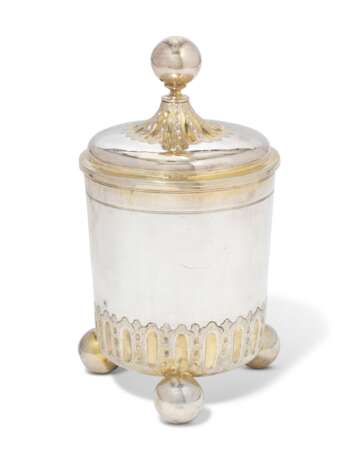 A GERMAN PARCEL-GILT SILVER BEAKER AND COVER - photo 1