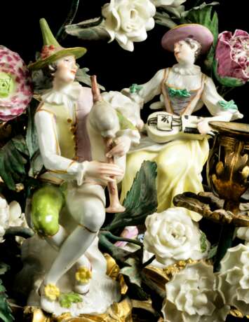 A PAIR OF LOUIS XV ORMOLU-MOUNTED MEISSEN PORCELAIN AND TOLE PEINTE TWO-LIGHT CANDELABRA - фото 3
