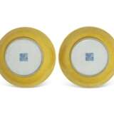 A PAIR OF CHINESE YELLOW-GLAZED INCISED `DRAGON` DISHES - фото 2
