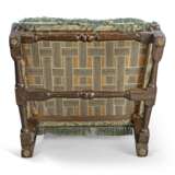 A WILLIAM & MARY ASH ARMCHAIR - Foto 3