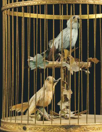 A FRENCH GILT-METAL SINGING BIRDCAGE AUTOMATON - photo 3