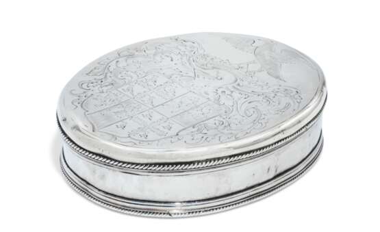 A JAMES II SILVER TOBACCO BOX - photo 1