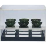 A GROUP OF SPINACH GREEN JADE AND HARDSTONE BOWLS - Foto 1