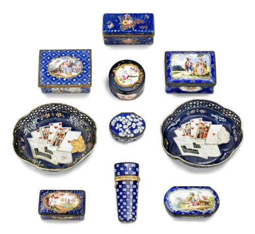A GROUP OF ENAMEL SNUFF BOXES AND OBJECTS - фото 1