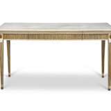 A GREY-PAINTED AND PARCEL-GILT CENTRE TABLE - Foto 1