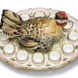 A PARIS PORCELAIN HEN-TUREEN EGG-STAND - Foto 3