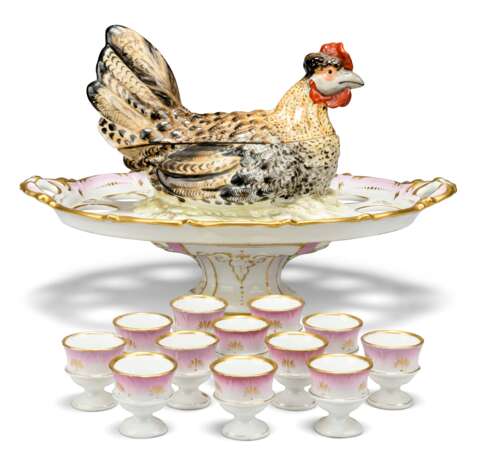 A PARIS PORCELAIN HEN-TUREEN EGG-STAND - Foto 4