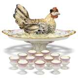 A PARIS PORCELAIN HEN-TUREEN EGG-STAND - Foto 4