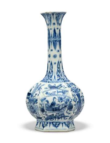 A PAIR OF CHINESE BLUE AND WHITE BOTTLE VASES - Foto 4