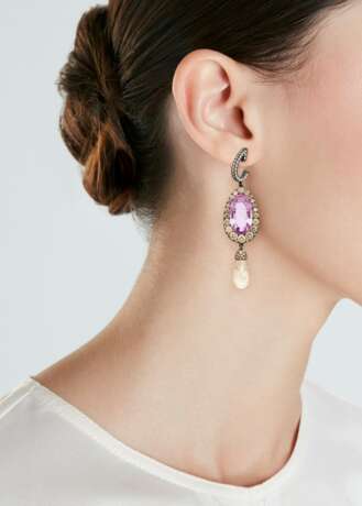 JAR MULTI-GEM, COLORED DIAMOND AND DIAMOND `PIRATE` EARRINGS - Foto 2