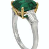 CARVIN FRENCH EMERALD AND DIAMOND RING - photo 3