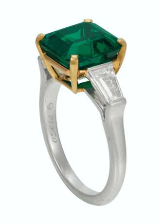 CARVIN FRENCH EMERALD AND DIAMOND RING - photo 3