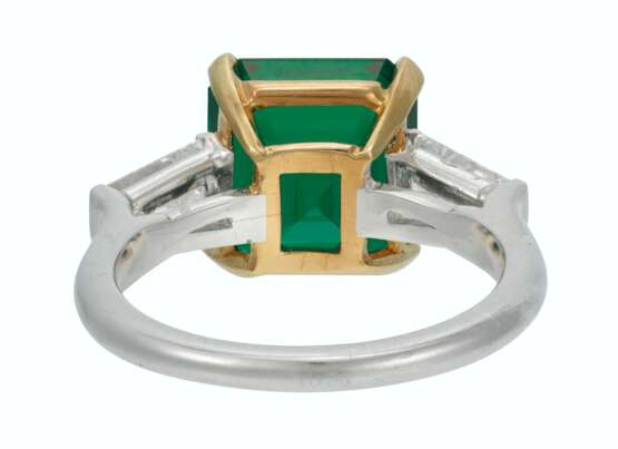 CARVIN FRENCH EMERALD AND DIAMOND RING - photo 4