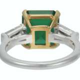 CARVIN FRENCH EMERALD AND DIAMOND RING - photo 4