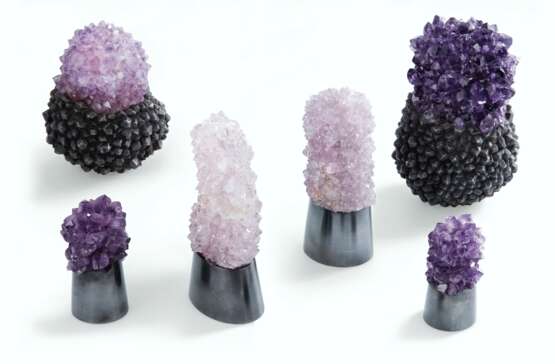 JAR GROUP OF AMETHYST AND SILVER OBJECTS - Foto 1
