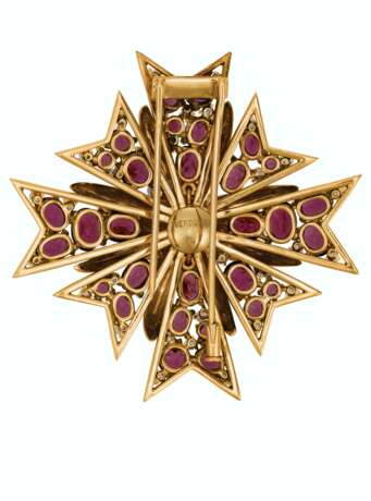 VERDURA GARNET AND DIAMOND CLIP-BROOCH - photo 3