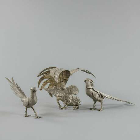 Drei plastische Vögel als Tafeldekoration - Foto 1