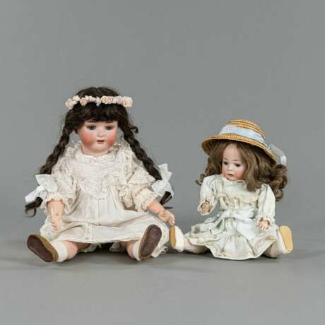Zwei Porzellankopf-Puppen - Foto 1