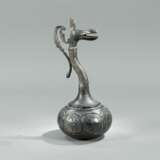 Kanne aus Silber mit figuralem Dekor und Ausguss in Form eines Pfauenkopfs - photo 2