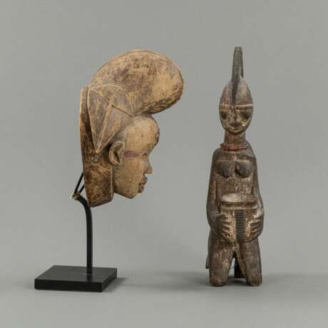 Geschnitzte Holz Mutter-Kind-Figur und Punu-Maske aus Holz - photo 2