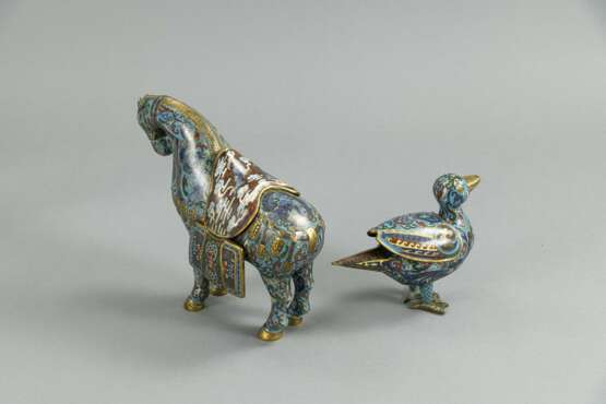 Zwei Cloisonné-Weihrauchbrenner in Form eines Pferdes und einer Ente - Foto 4