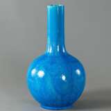 Blau glasierte Kugelvase mit Ritzdekor - фото 3