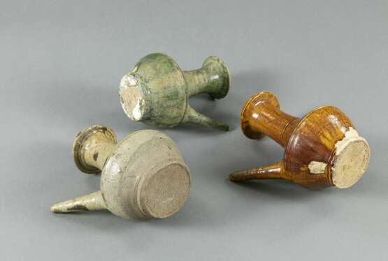 Drei Kendi aus Keramik, staffiert - Foto 4