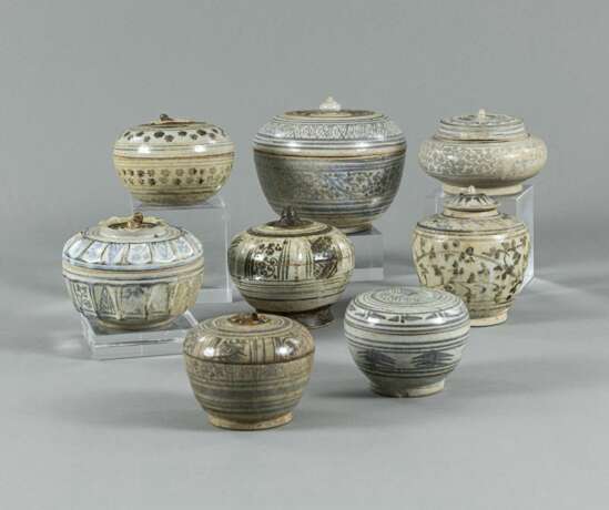 Acht Deckeldosen aus Keramik - Foto 1