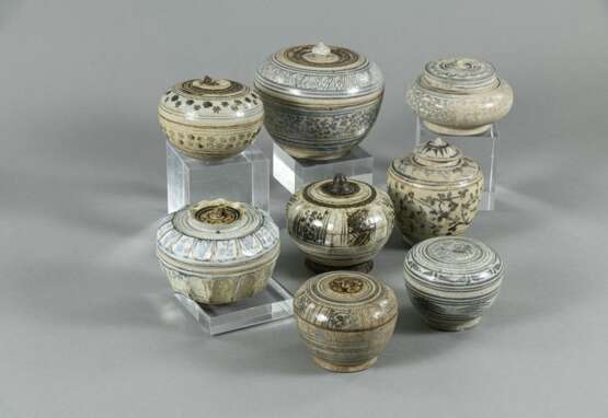 Acht Deckeldosen aus Keramik - Foto 3