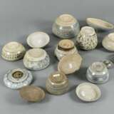Acht Deckeldosen aus Keramik - Foto 4