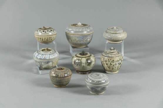 Acht Deckeldosen aus Keramik - photo 5