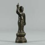 Bronze des Buddha als Knabe - Foto 2