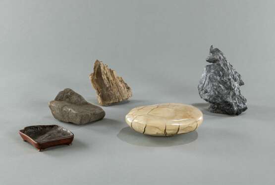 Vier Gelehrtenstein, einer mit passendem Holzstand - Foto 2